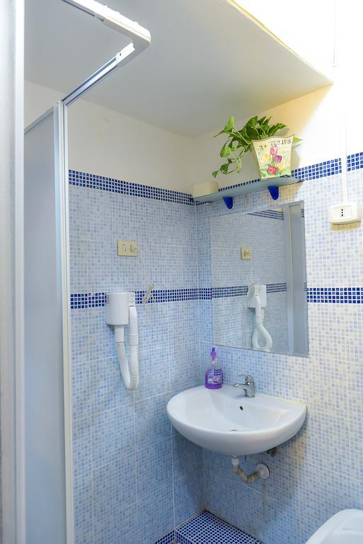 Gasthuis Casa Vacanza Frendy - Free Airport Transportation On Arrival If You Book An Of Minimum 3 Nights And 6 People