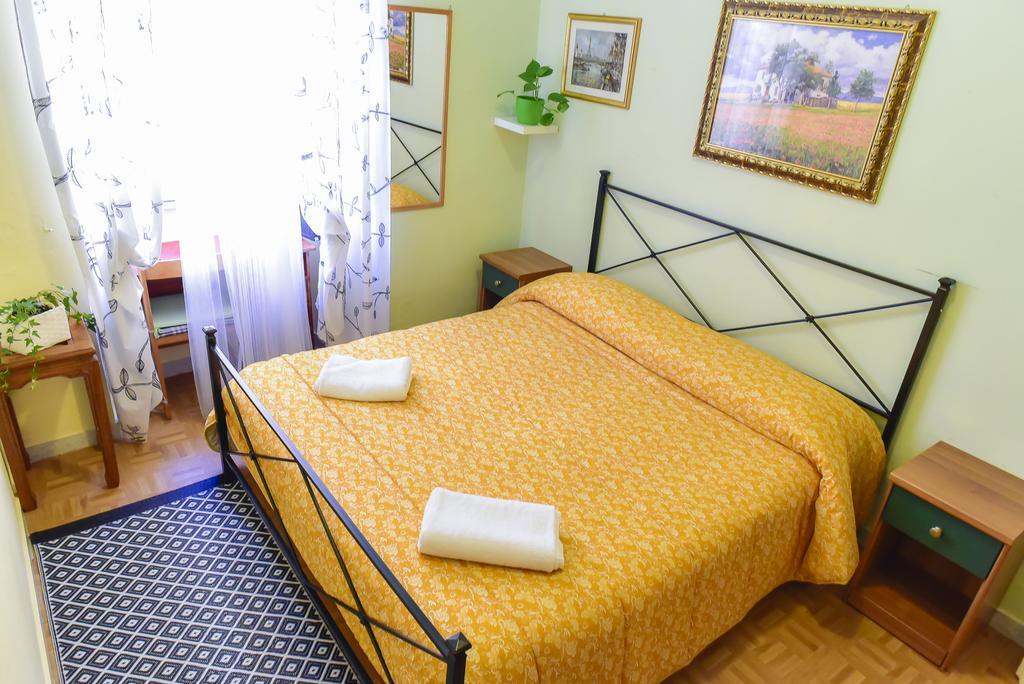 Gasthuis Casa Vacanza Frendy - Free Airport Transportation On Arrival If You Book An Of Minimum 3 Nights And 6 People Rome